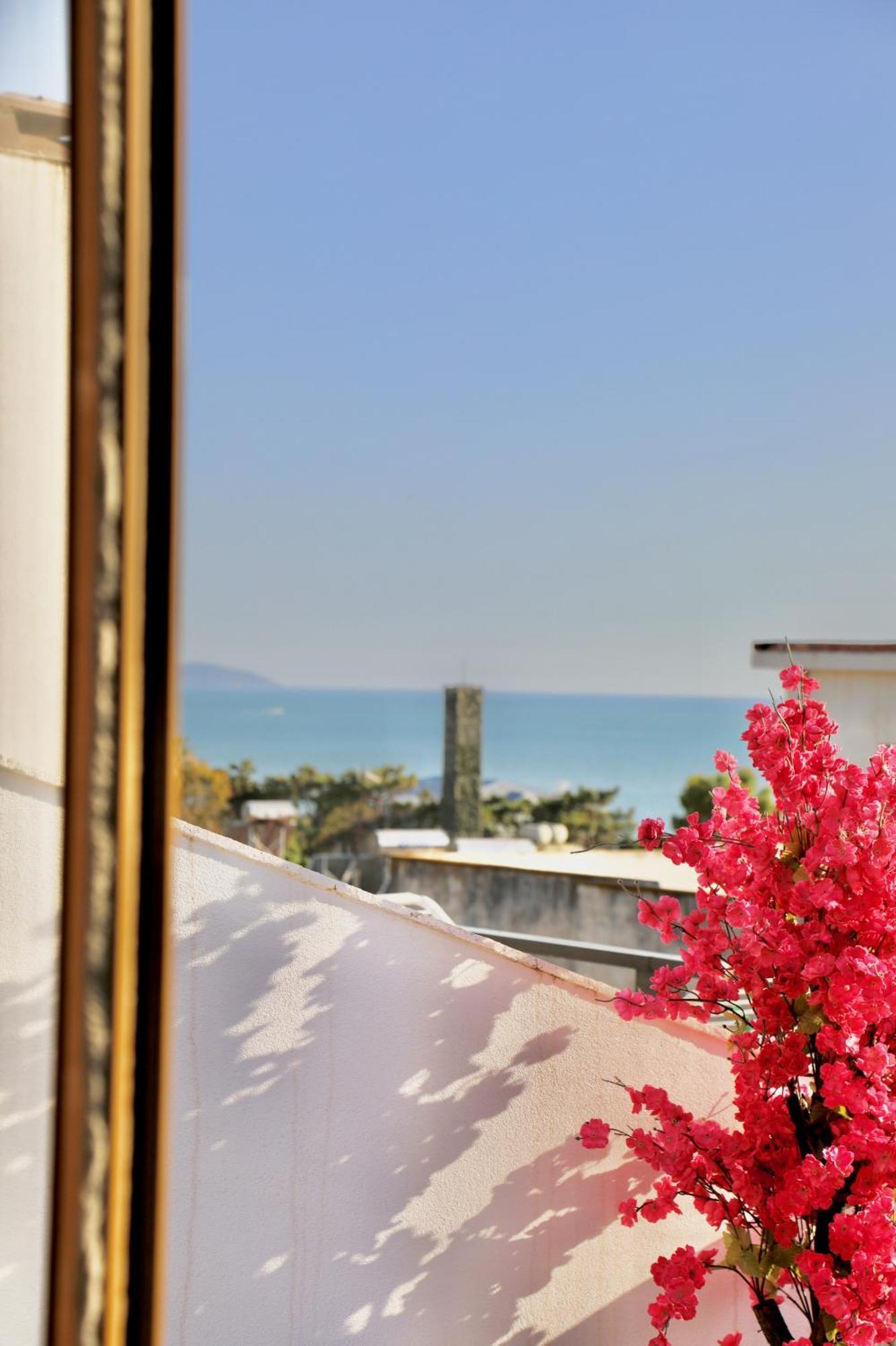 Sea View Apartments Golem  Exterior foto